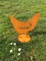 Preview: Ein laufendes Deko Huhn auf Platte