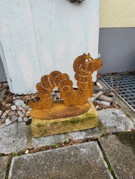 Lustiger Wurm aus Metall mit Edelrost auf Platte ca. 29x22 cm