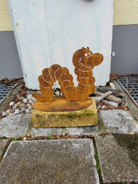 Lustiger Wurm aus Metall mit Edelrost auf Platte ca. 29x22 cm